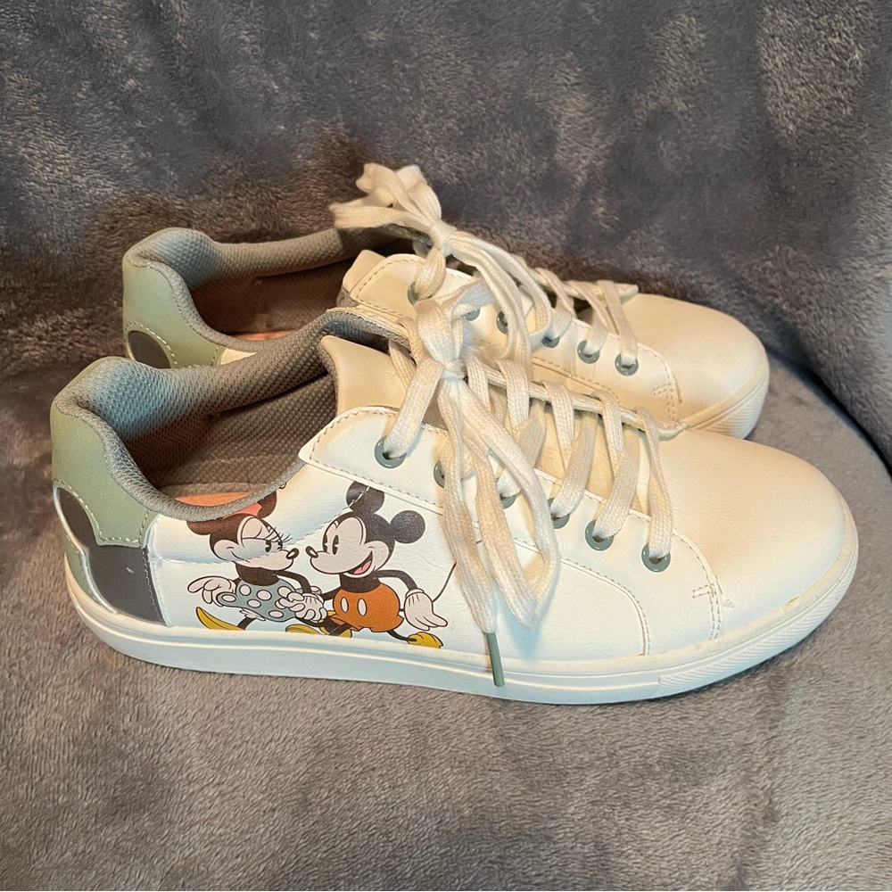 Disney Sneaker Size 8